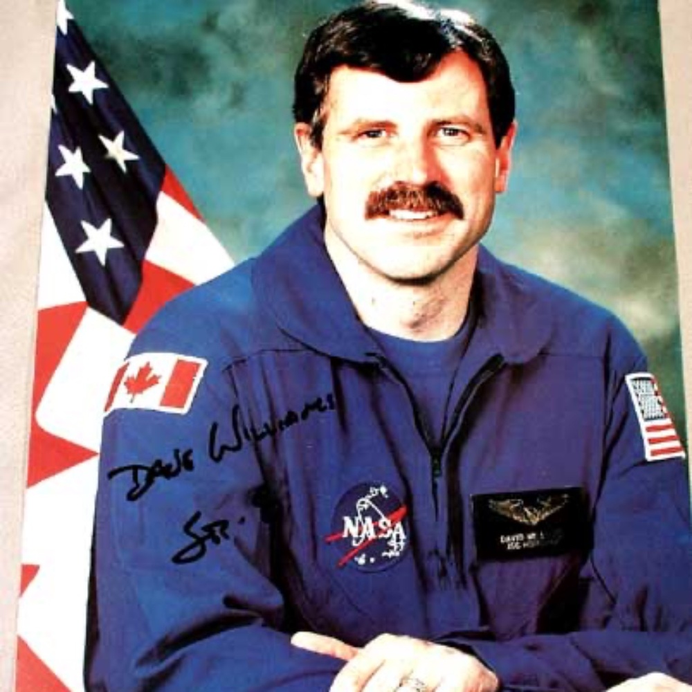 ASTRONAUT DAVE WILLIAMS UNUSED HAND SIGNED 8x10 COLOUR PHOTO, ORIGINAL RARE EARL